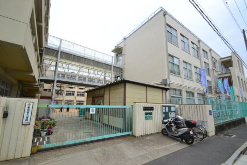 小学校　神戸市立 和田岬小学校（小学校）まで241m