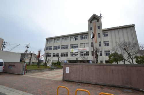 中学校　吉田中学校（中学校）まで611m