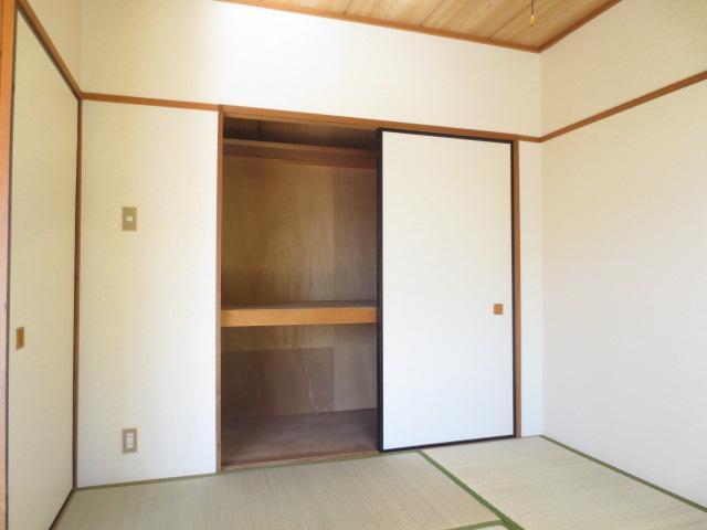 収納　収納豊富な押入
