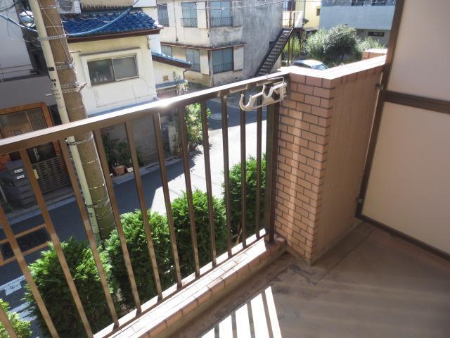 バルコニー　明るいバルコニー
