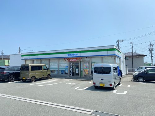 コンビニ　ファミリーマート 津河芸町中別保店（コンビニ）まで1011m