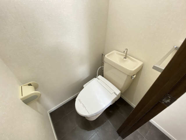 トイレ　シャワートイレ採用で快適