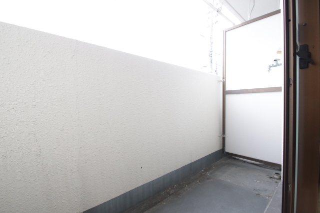 バルコニー　別部屋の写真です。※現状優先