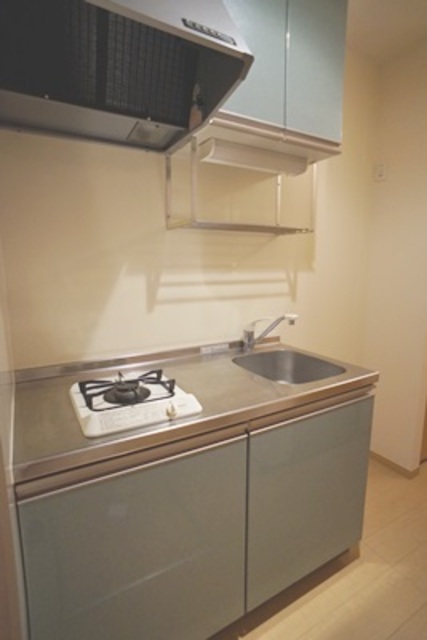 キッチン　同建物・別部屋の間取りの参考写真になります。