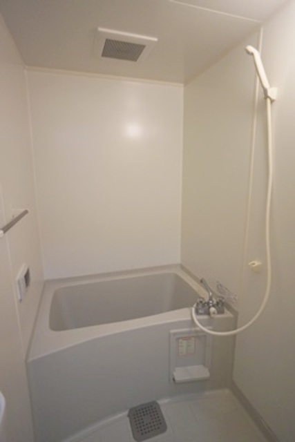 バス・シャワールーム　同建物・別部屋の間取りの参考写真になります。