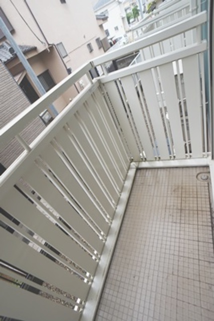 バルコニー　同建物・別部屋の間取りの参考写真になります。