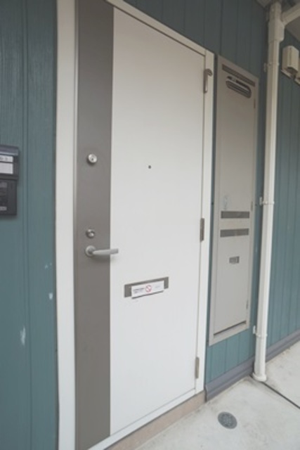 玄関　同建物・別部屋の間取りの参考写真になります。