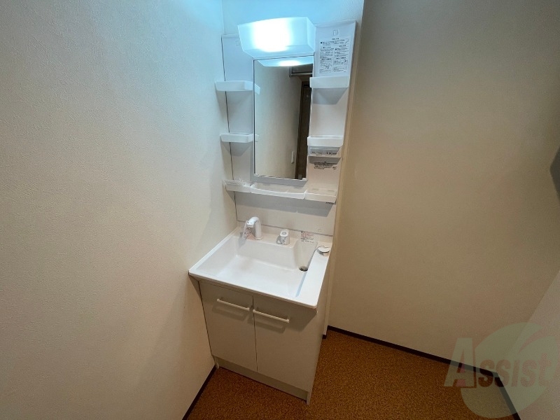 洗面設備　洗面台。身支度にはかかせないですよね～。