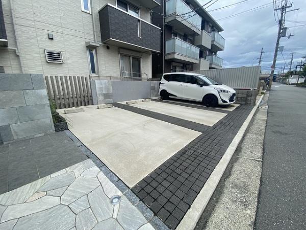 駐車場　敷地内駐車場！