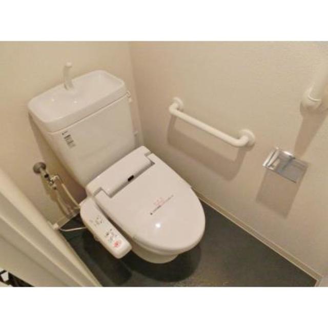 トイレ　※写真は同タイプ住戸です。