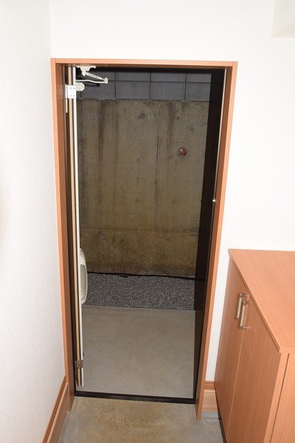 玄関　他部屋