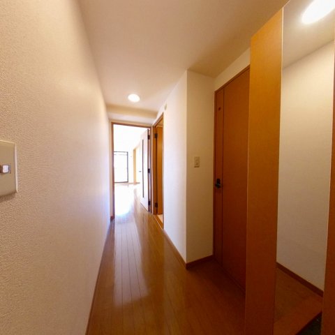 玄関　収納もある玄関です