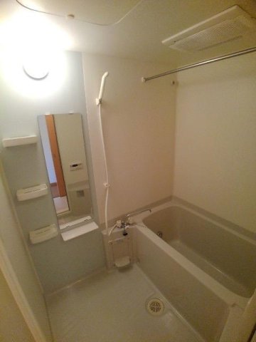 バス・シャワールーム　落ち着いた空間のお風呂です