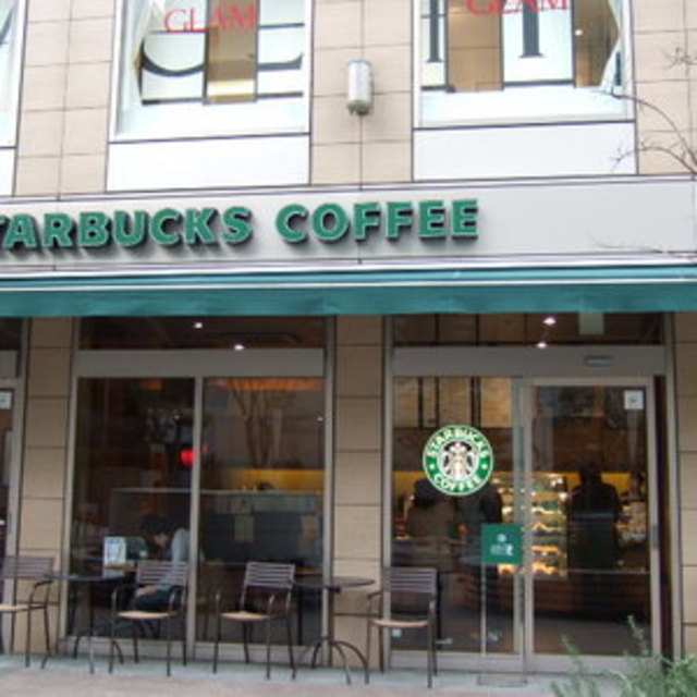 飲食店　スターバックスコーヒー白金高輪店（飲食店）まで636m