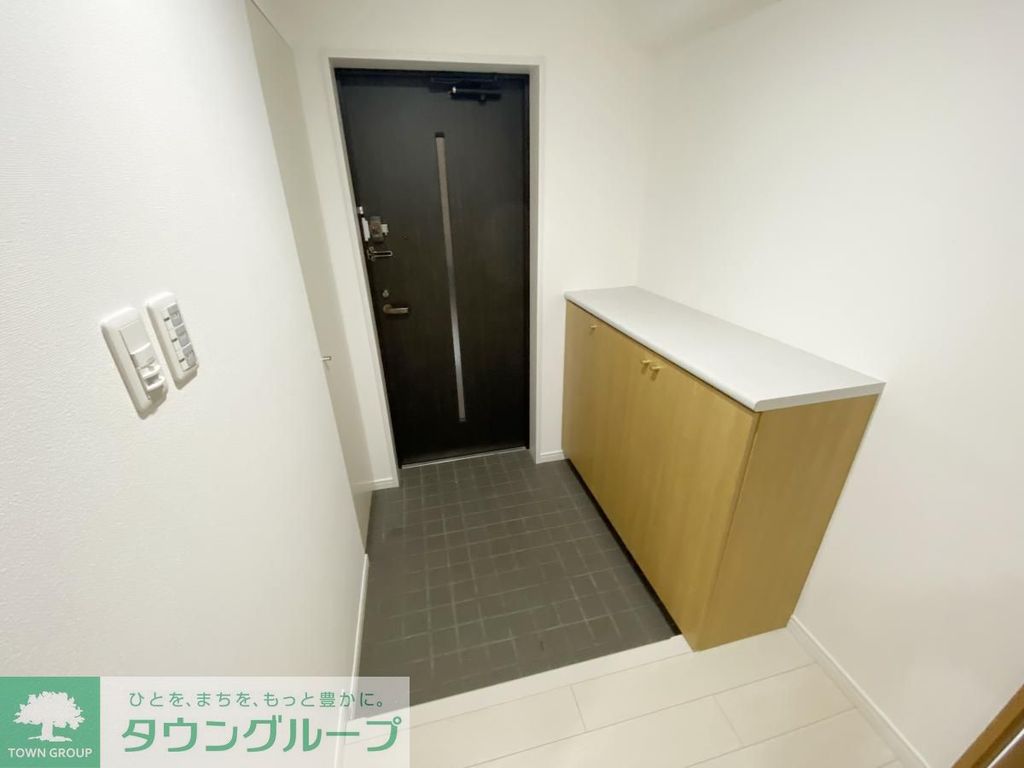 玄関　※別部屋参考写真