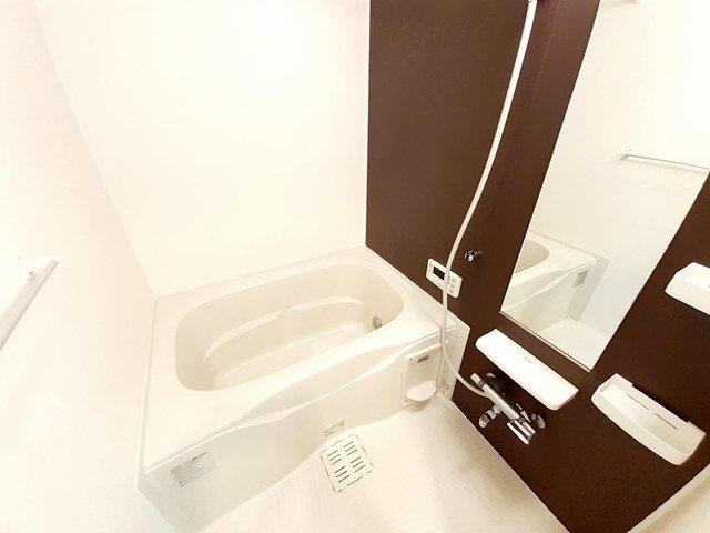 バス・シャワールーム　落ち着いた空間のお風呂です