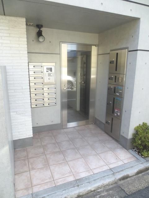 エントランス　★エントランスはオートロックで安心★