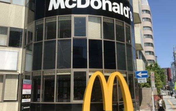 飲食店　マクドナルド 新浜松駅前店（飲食店）まで90m