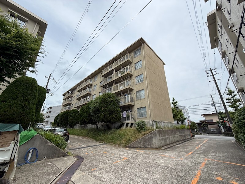 神陵台特別 1号棟の外観写真
