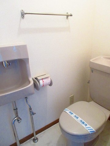 トイレ　清潔感のあるトイレです
