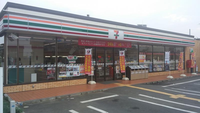 コンビニ　セブンイレブン（コンビニ）まで680m