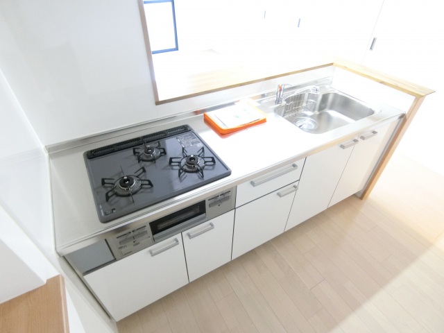 キッチン　3口ガスグリル付システムキッチン