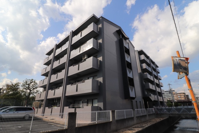 建物外観　堂々とした外観