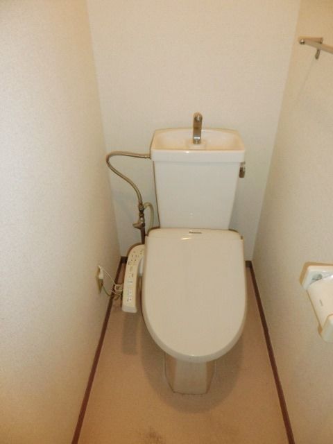 トイレ　洗浄機能付き。