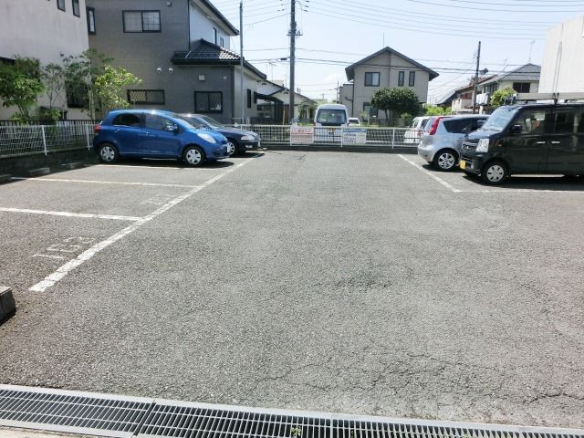 駐車場　敷地内の駐車場です。
