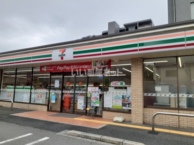 コンビニ　セブン-イレブン 橿原神宮前駅東店（コンビニ）まで546m