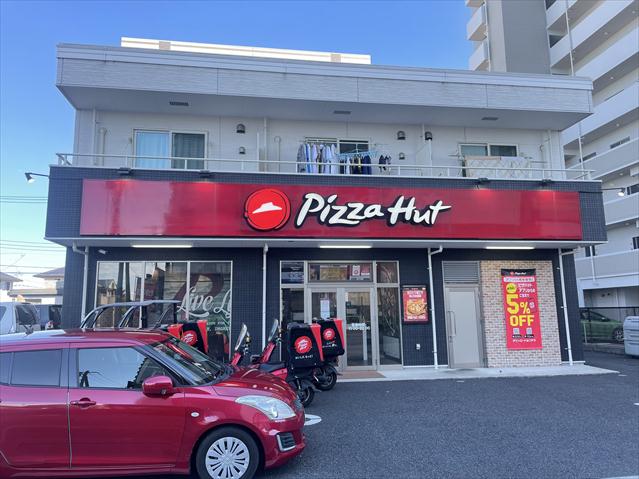 飲食店　ピザハット（飲食店）まで749m