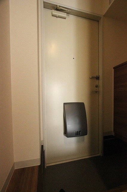 玄関　別号室の写真です（反転）