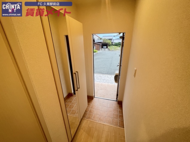 玄関　別部屋反転タイプ