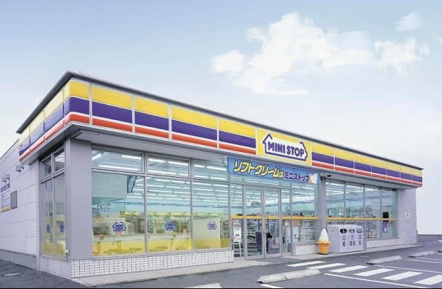 コンビニ　ミニストップ 津県総合文化センター前店（コンビニ）まで943m
