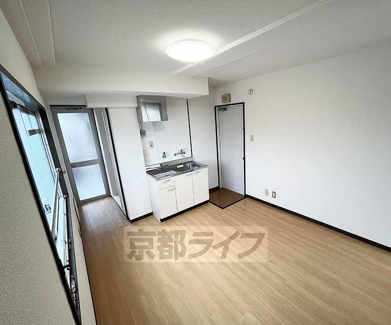 居室・リビング　開放感のある居室です