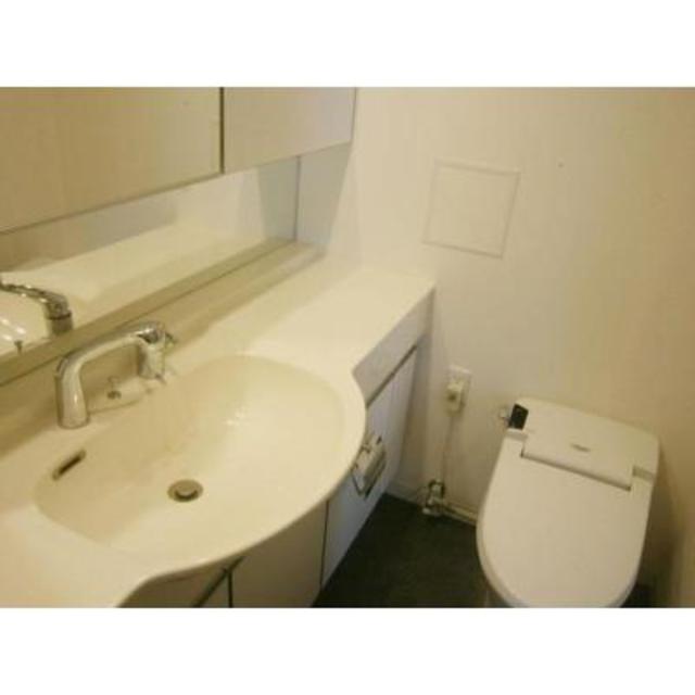 トイレ　※写真は同タイプ住戸です。