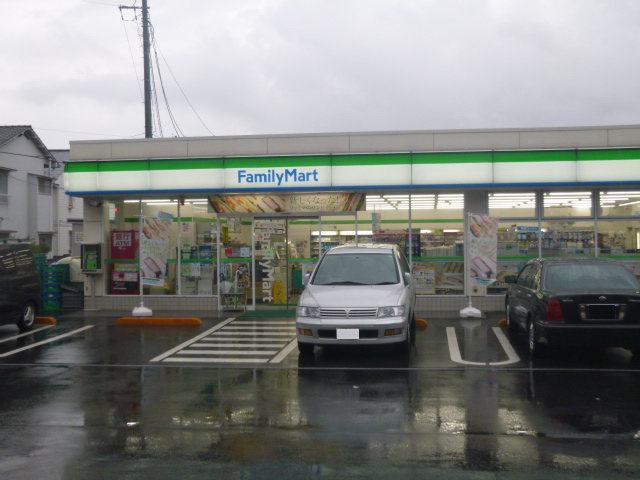 コンビニ　ファミリーマート田柄一丁目点（コンビニ）まで515m