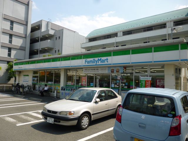 コンビニ　ファミリーマート（コンビニ）まで320m