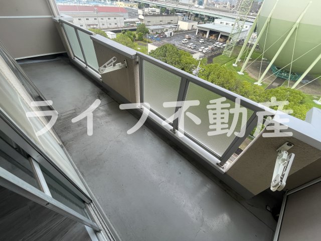 バルコニー　外からの目が気にならないバルコニーで洗濯物が干せます