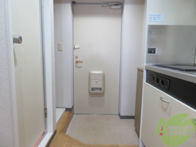 玄関　こちらが玄関です。広いので沢山靴が置けそうですね。