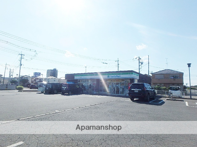 コンビニ　ファミリーマート（コンビニ）まで153m