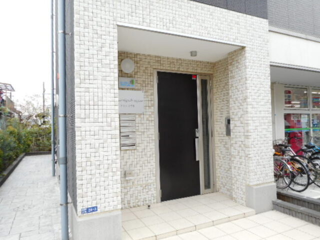 エントランス　オートロック付きエントランス