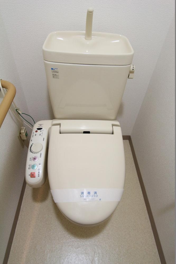 トイレ　温水洗浄便座