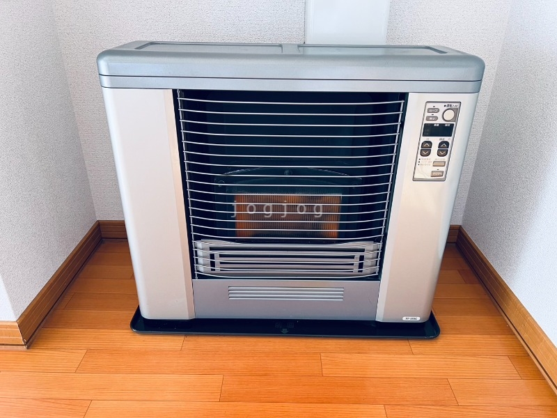 その他設備　冬はあったか石油ストーブです。