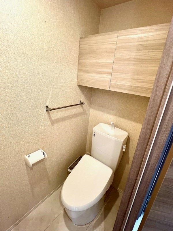 トイレ　トイレは快適な温水洗浄便座付き