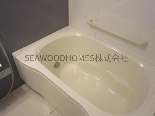 バス・シャワールーム　綺麗な浴槽で日々の疲れをリフレッシュ。