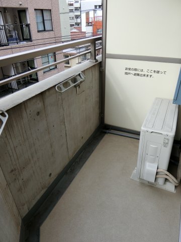 バルコニー　陽当たり良好なバルコニーです