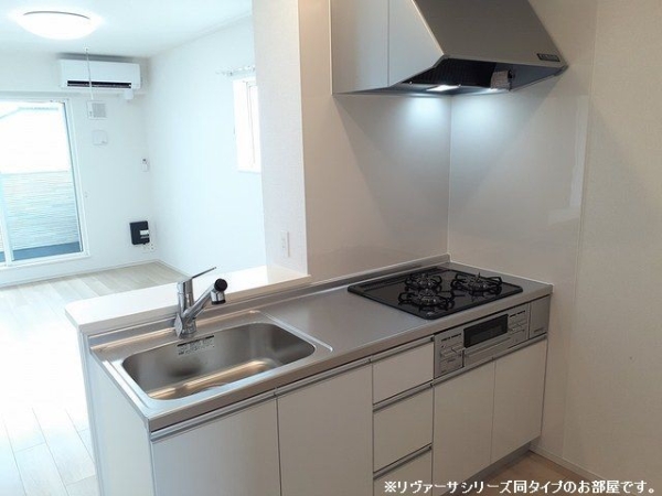 キッチン　※参考写真　同建築メーカー施工の同間取完成他物件のものです。