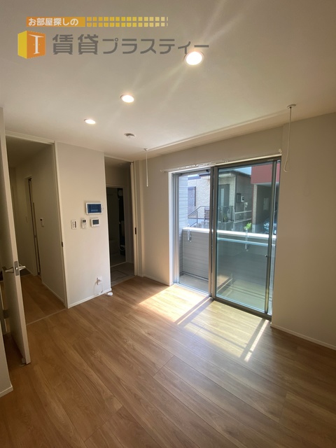 居室・リビング　明るいお部屋でのんびりできますね！