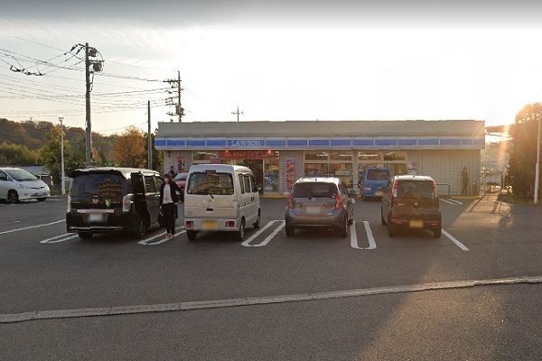 コンビニ　ローソン（コンビニ）まで394m